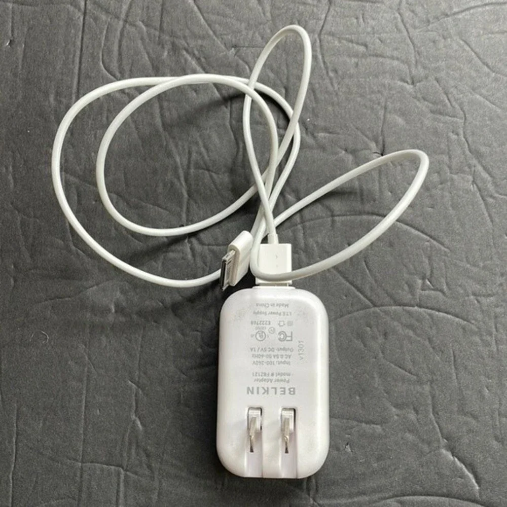 Belkin F8Z121 White 100-240V AC 0.5A 50-60 HZ USB Hub Charger W/ cable